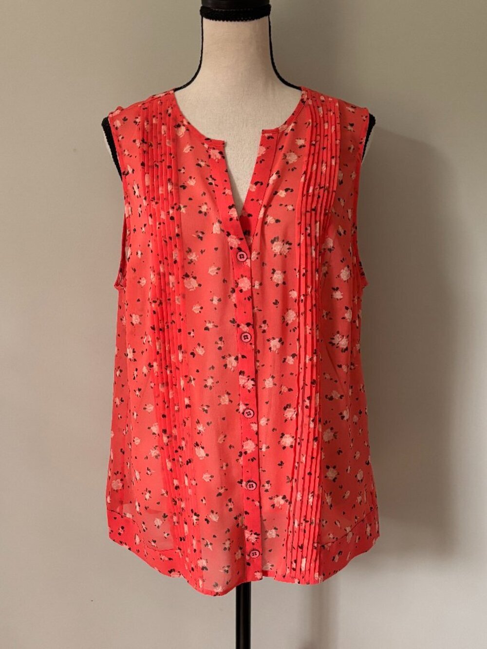 CAbi Coral Floral Pintuck Blouse Large Like New